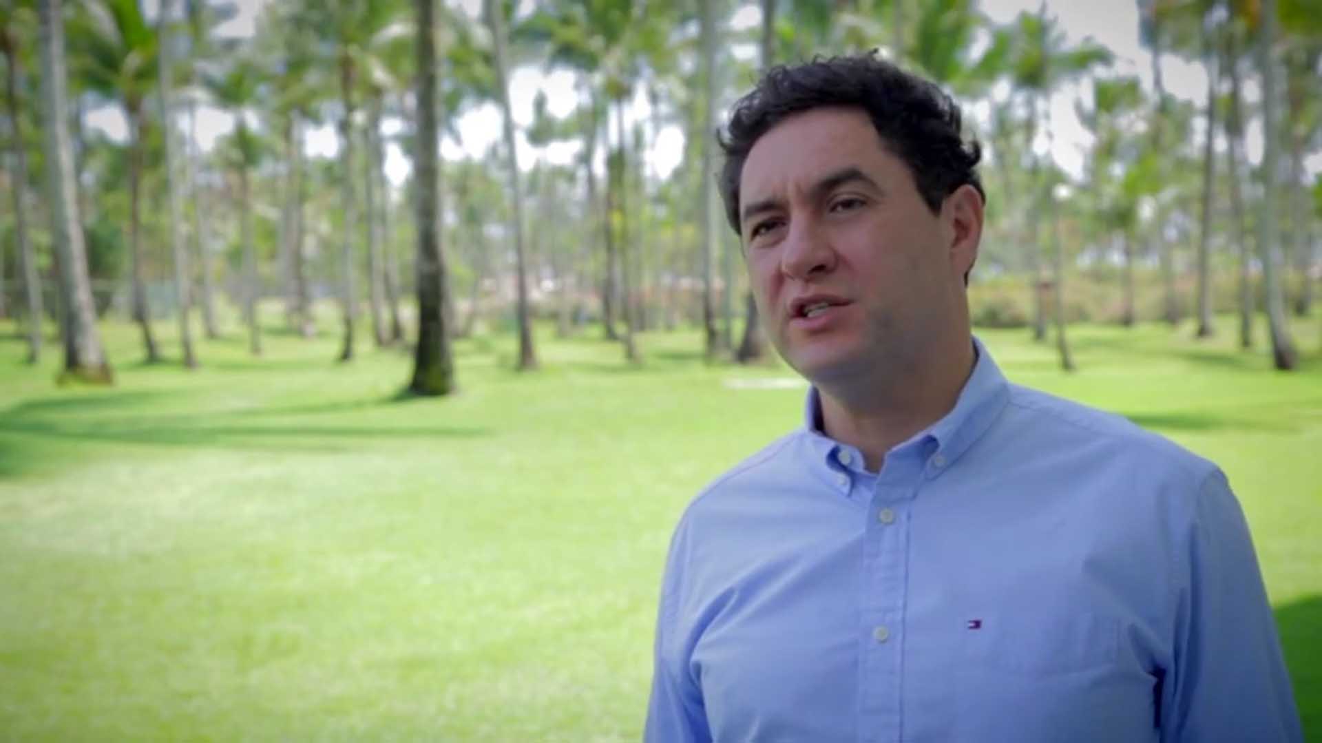 Palestrante da Convenção, Ede Viani, Diretor de Negócios e Empresas, apresenta a atuação estratégica do banco Santander no setor de franquias, para o segmento de pequenos e médias empresas. Fala ainda do cenário atual da instituição neste mercado e das expectativas de crescimento no setor.