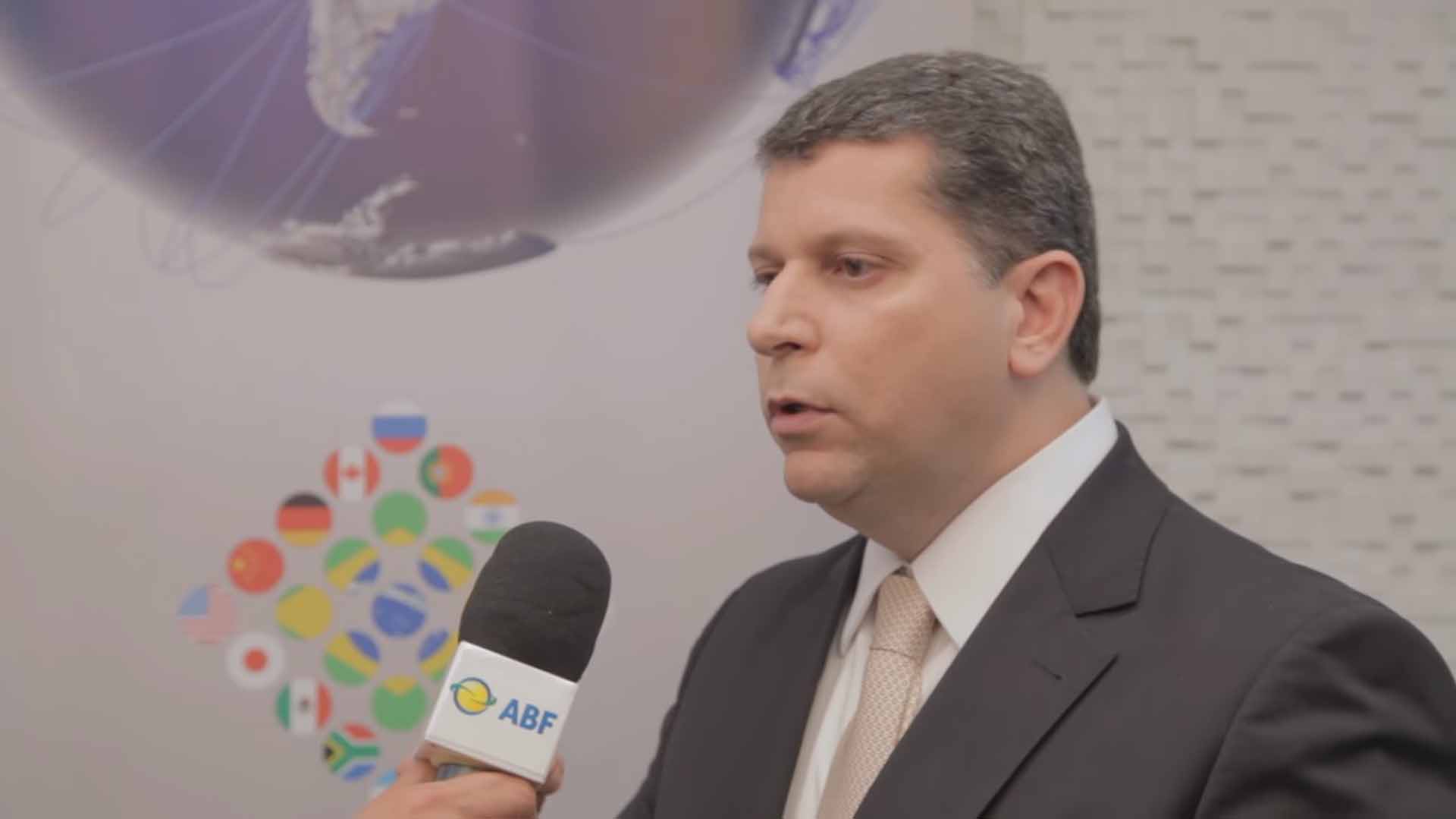 Alexandre Teixeira, Superintendente do Santander, fala sobre como diferenciar-se das demais instituições em relação aos produtos bancários destinados ao segmento de franquias.